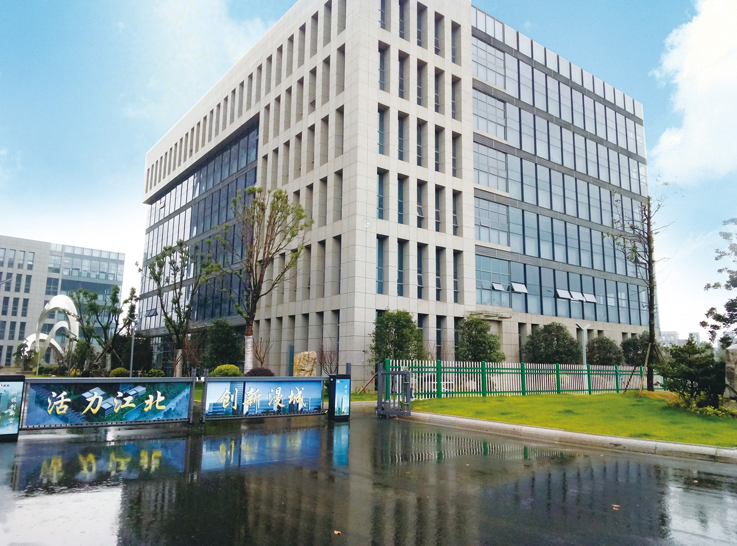 公司大樓小.jpg 公司大樓小.jpg