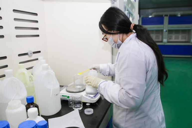 實(shí)驗(yàn)室2.jpg 實(shí)驗(yàn)室2.jpg